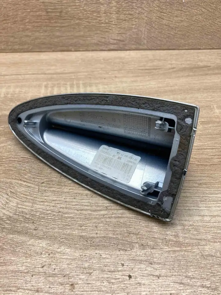 BMW 3 E90 E91 (2005 - 2012) 6942269 Крышка GPS-антенны — фото 2