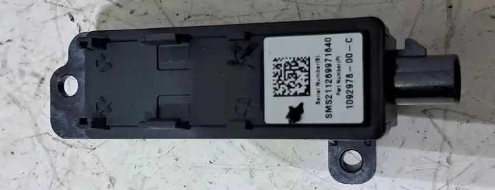 Tesla Model Y (2019 - 2024) 109297800C Боковая камера в крыле — фото 2