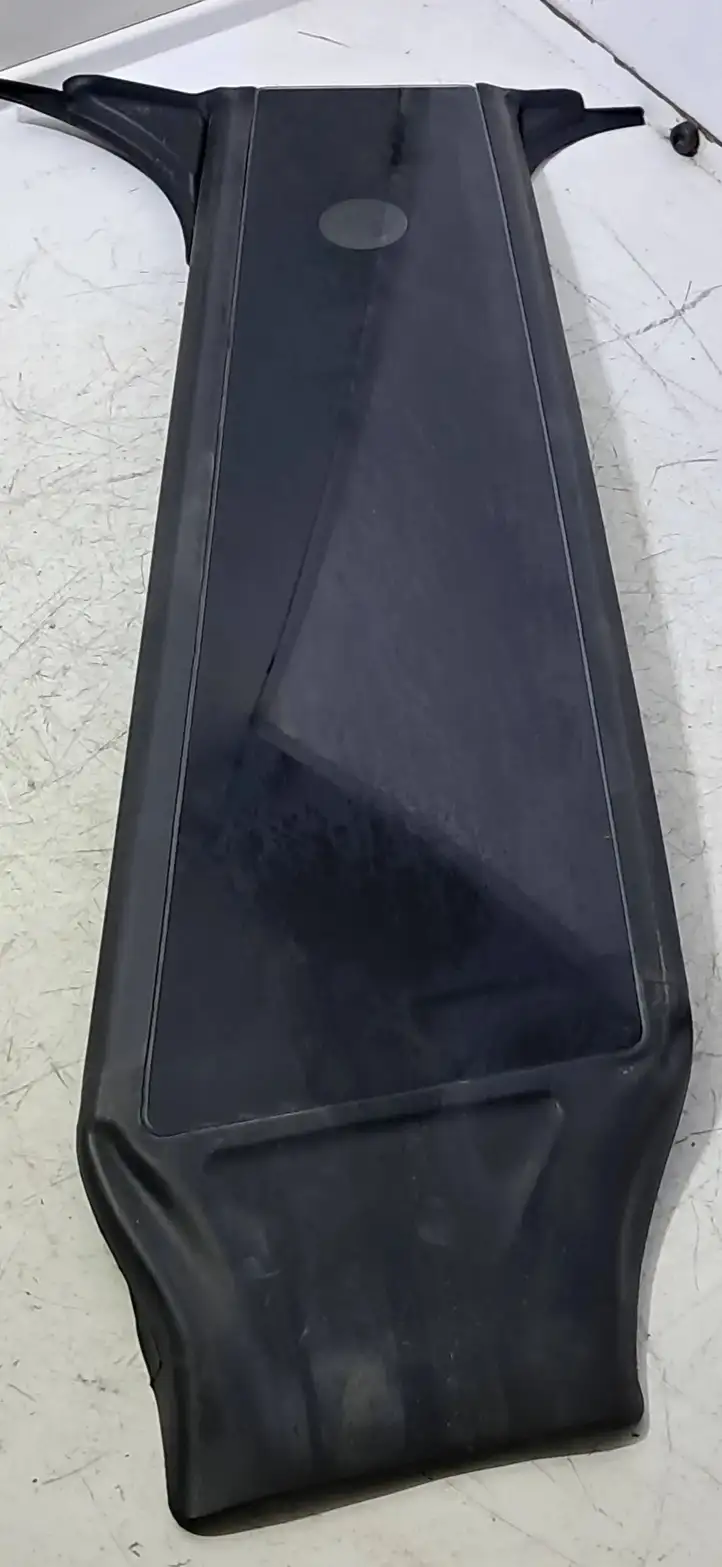 Tesla Model Y (2019 - 2024) 150688590F Верхняя обшивка стойки B — фото 1