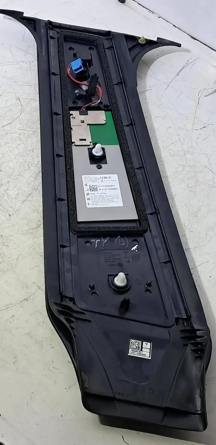 Tesla Model Y (2019 - 2024) 150688590F Верхняя обшивка стойки B — фото 2