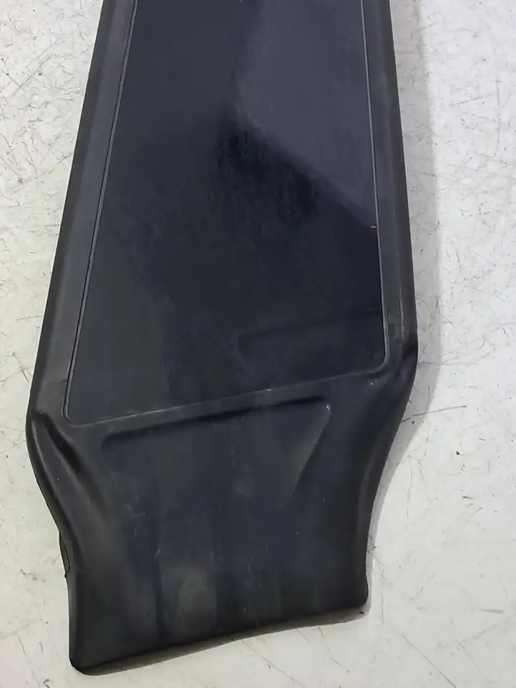Tesla Model Y (2019 - 2024) 150688590F Верхняя обшивка стойки B — фото 3