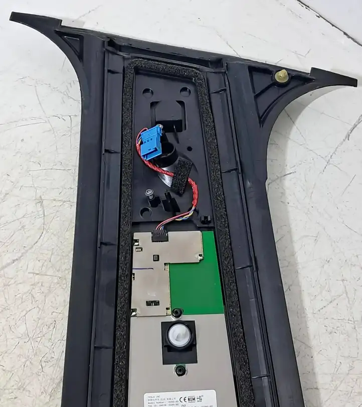 Tesla Model Y (2019 - 2024) 150688590F Верхняя обшивка стойки B — фото 7