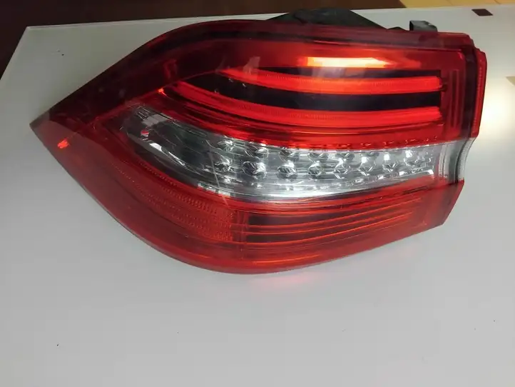 Mercedes-Benz ML W166 (2012 - 2017) A1669063301 Задний фонарь в кузове — фото 1