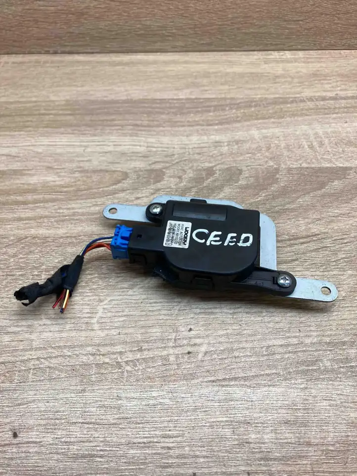 Kia Ceed (2006 - 2010) D266AN6AA Двигатель задвижки потока воздуха — фото 3