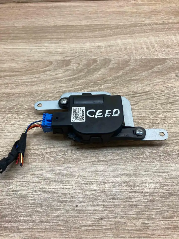 Kia Ceed (2006 - 2010) D266AN6AA Двигатель задвижки потока воздуха — фото 6