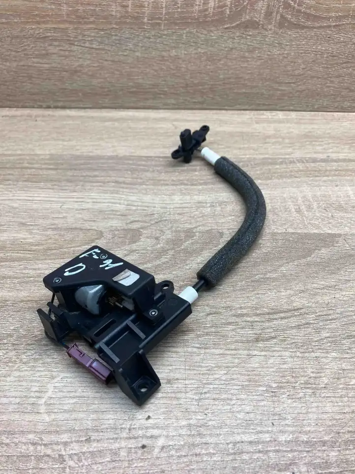 BMW 3 E90 E91 (2005 - 2012) 9918004052 Механизм шторки багажника — фото 1