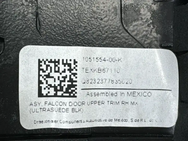 Tesla Model X (2021 - ) 105155400K Прочая отделка задней двери — фото 9