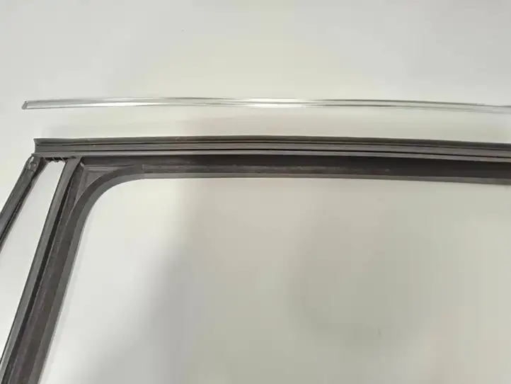 Volkswagen Tiguan (2020 - 2024) 5NA839431A Уплотнитель стекла задней двери — фото 5