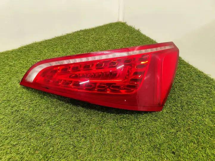 Audi Q5 SQ5 (2008 - 2012) 8R0945094A Задний фонарь в крышке багажника — фото 1