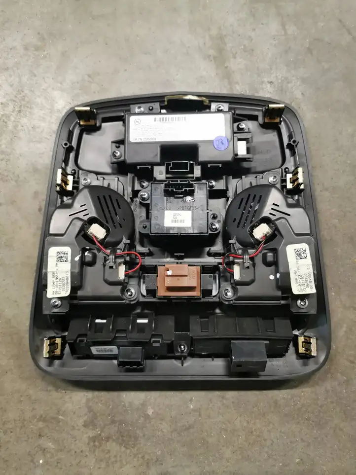 Cadillac ATS (2012 - 2019) 22850908 Передняя подсветка — фото 2