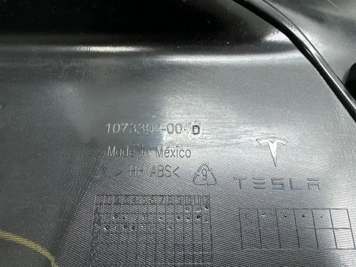 Tesla Model X (2021 - ) 107329000H Прочая отделка багажника — фото 10