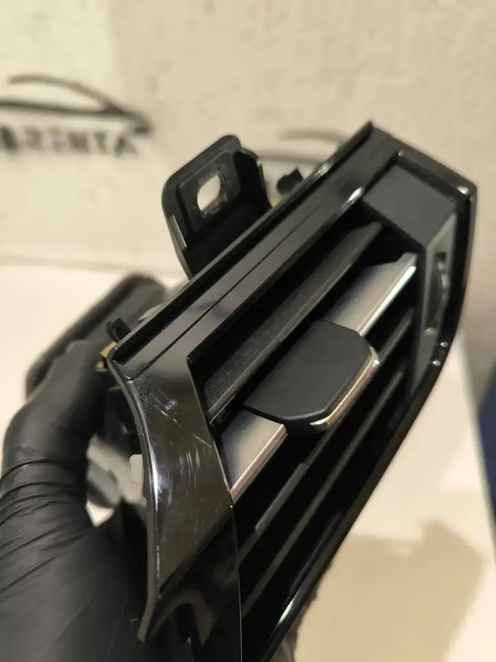 Audi Q3 F3 (2018 - ) 83B8209016PS Центральный воздушный дефлектор — фото 6
