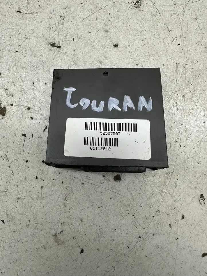 Volkswagen Touran I (2003 - 2010) 10R03123301 Реле крюка для прицепа — фото 3