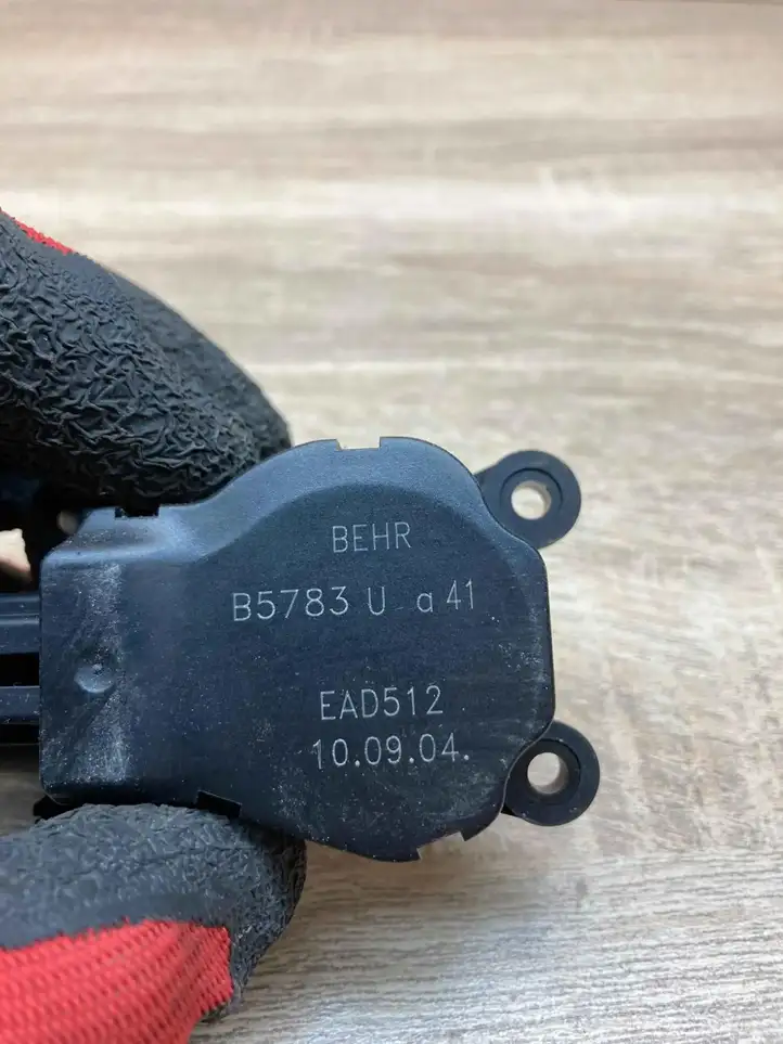 Citroen C4 (2004 - 2008) B5783UA41 Двигатель задвижки потока воздуха — фото 5