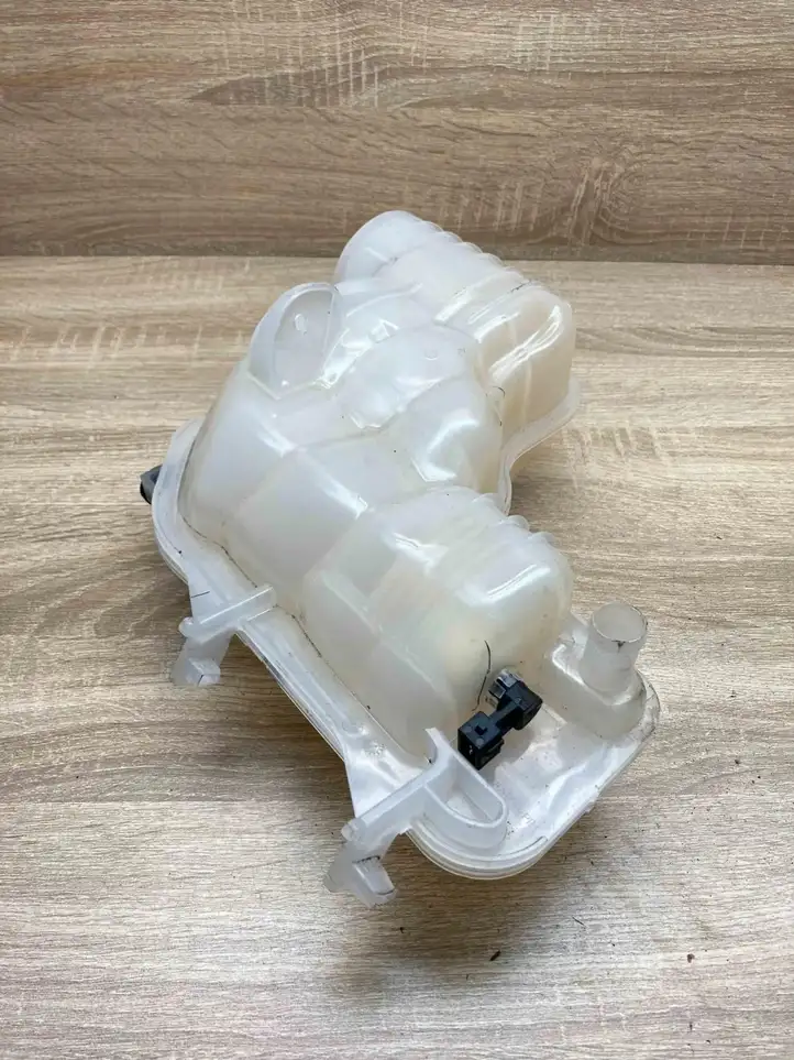 Land Rover Range Rover Sport L494 (2009 - 2013) HK628A080AB Расширительный бачок — фото 1