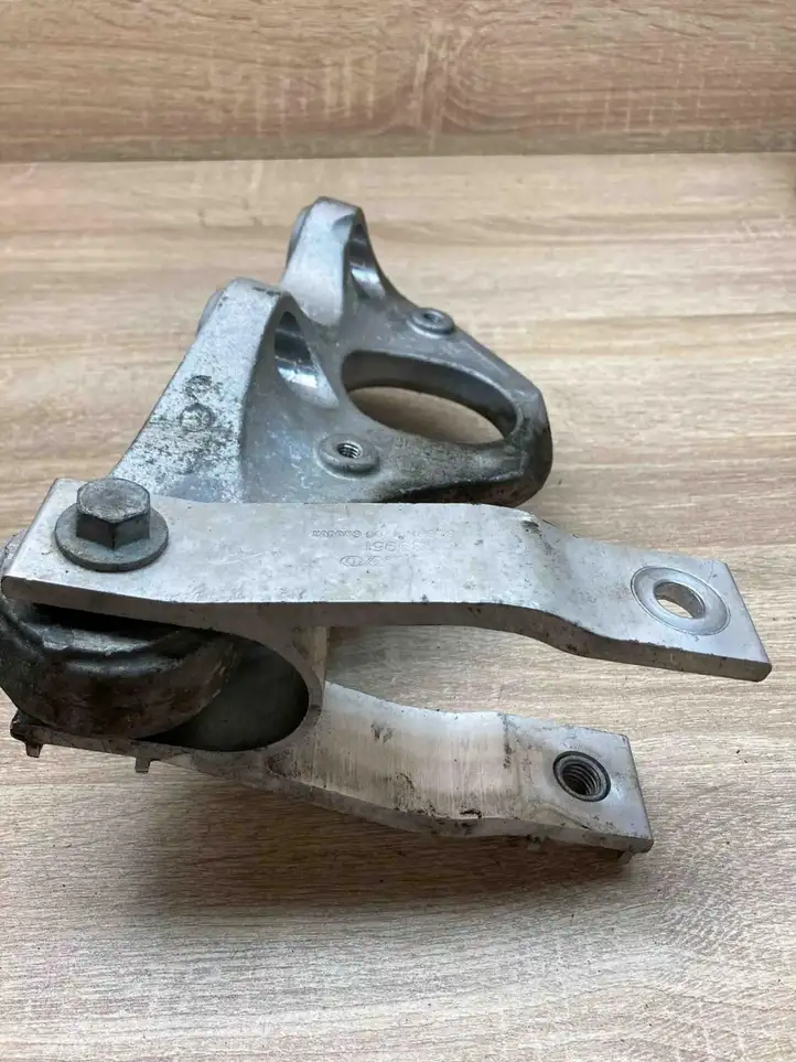 Volvo S90, V90 (2016 - 2020) 31401993 Кронштейн подвесного подшипника — фото 2