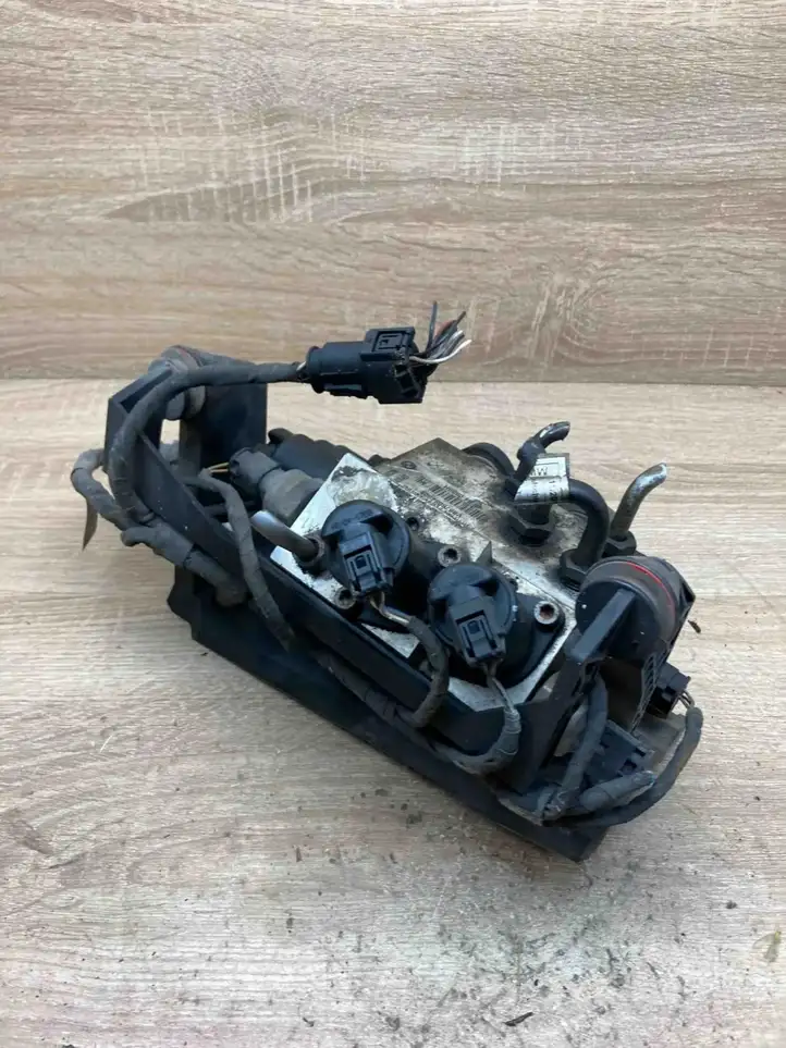 BMW 5 E60 E61 (2004 - 2010) 6760840 Клапанный блок активного стабилизатора — фото 1