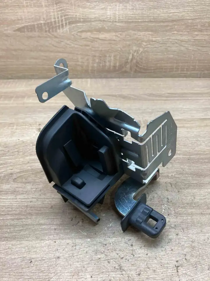 BMW 3 F30 F35 F31 (2012 - 2018) 7268030 Держатель шторки — фото 1