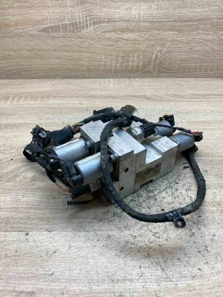 BMW X5 E70 (2006 - 2013) 6794578 Клапанный блок активного стабилизатора — фото 1