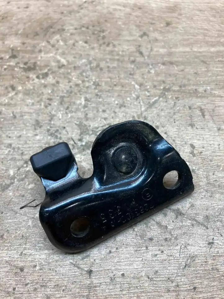 BMW 3 F30 F35 F31 (2012 - 2018) 7263100 Скоба замка крышки багажника — фото 3