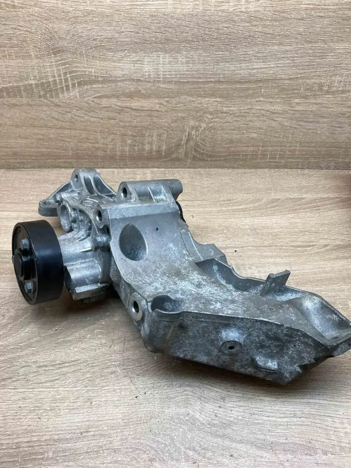 BMW 1 F20 F21 (2011 - 2019) 7644804 Кронштейн генератора — фото 2