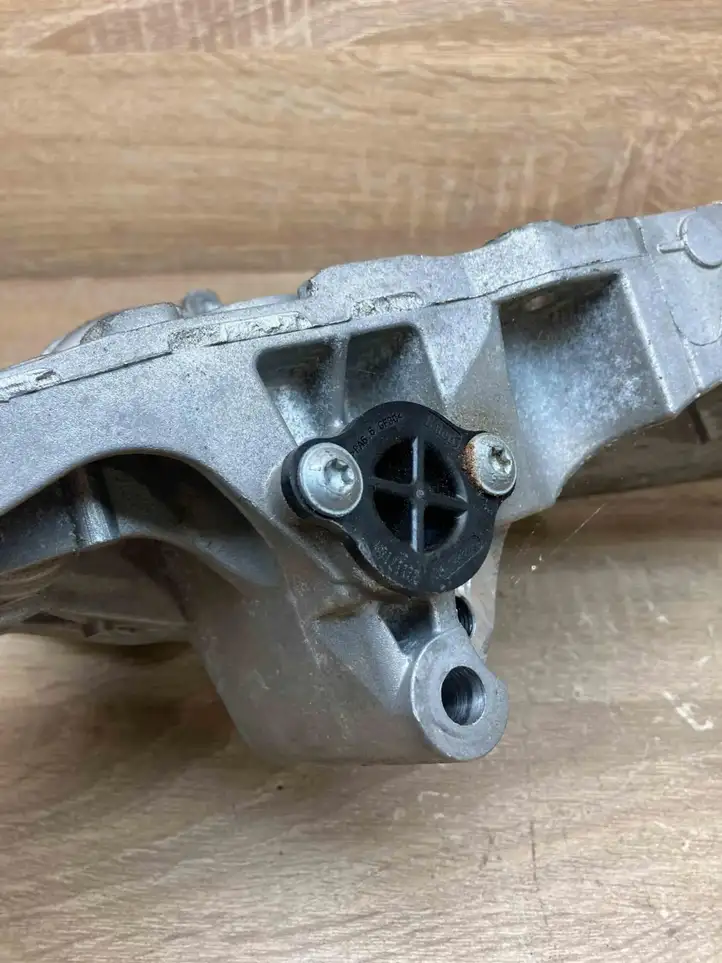 BMW 1 F20 F21 (2011 - 2019) 7644804 Кронштейн генератора — фото 6