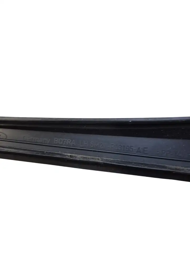 Ford S-MAX (2006 - 2010) 6M21R03195AE Накладка стоек лобового стекла — фото 2