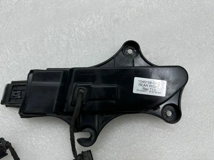 Tesla Model X (2021 - ) 104515800D Наружная ручка задней двери — фото 5