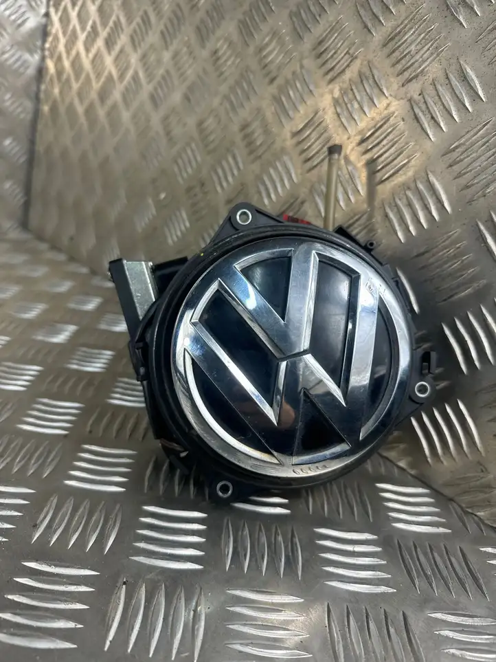 Volkswagen PASSAT B8 (2015 - ) 3G0827469B Ручка багажника с камерой — фото 1