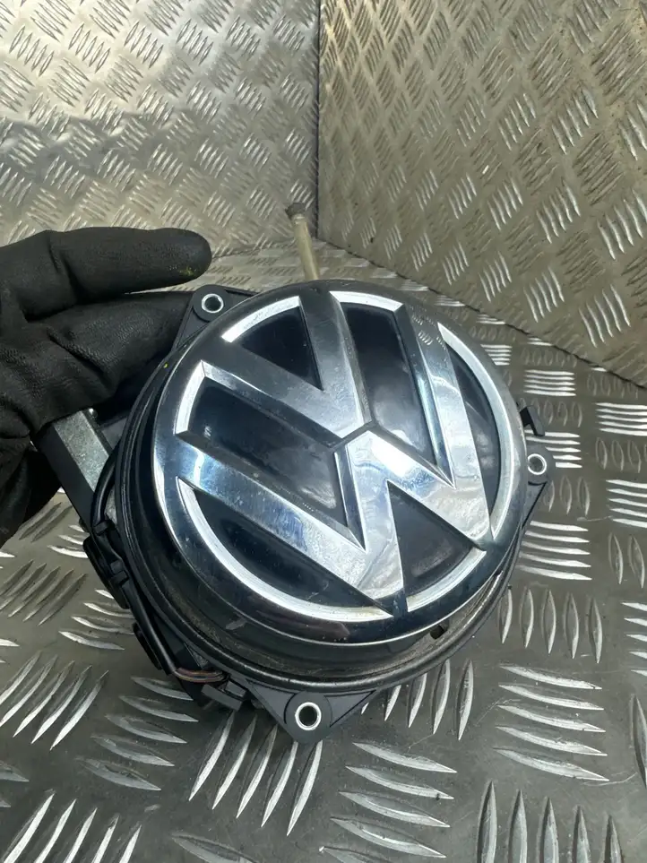 Volkswagen PASSAT B8 (2015 - ) 3G0827469B Ручка багажника с камерой — фото 5