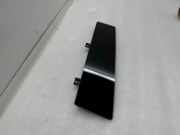 Tesla Model X (2015 - 2021) 104135800C Накладка стекла задней двери — фото 3