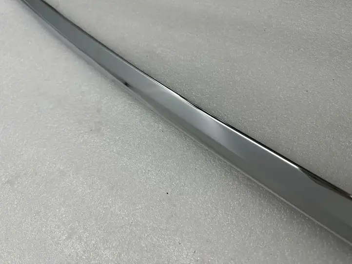 Tesla Model X (2015 - 2021) 103225000J Накладка стекла задней двери — фото 7