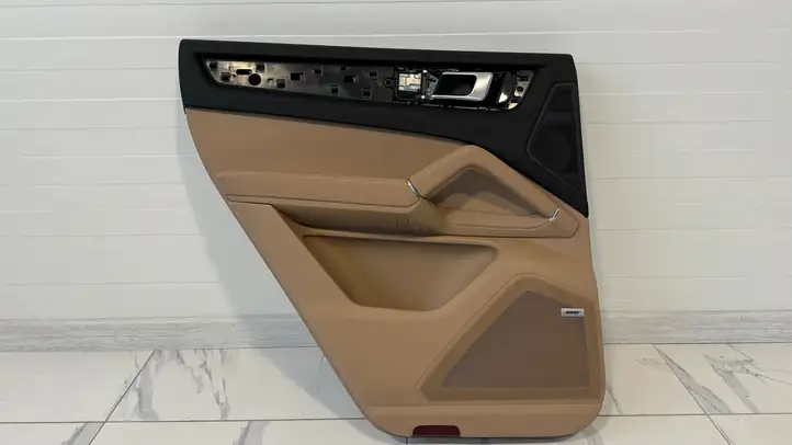 Porsche Cayenne (9Y0 9Y3) (2018 - ) Обшивка задней двери — фото 1
