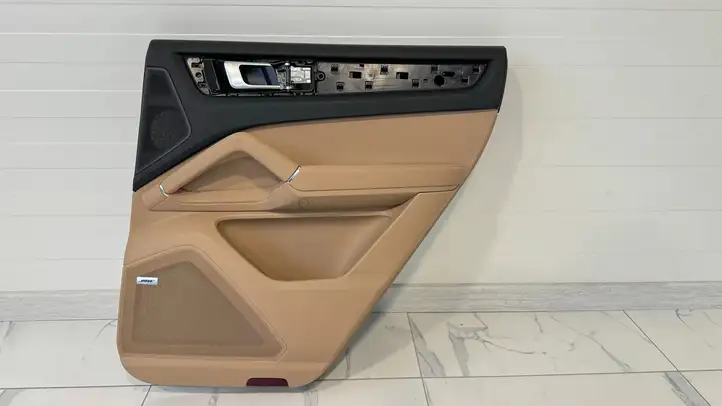 Porsche Cayenne (9Y0 9Y3) (2018 - ) Обшивка задней двери — фото 1