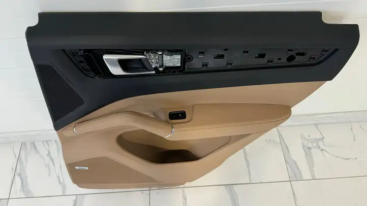 Porsche Cayenne (9Y0 9Y3) (2018 - ) Обшивка задней двери — фото 3