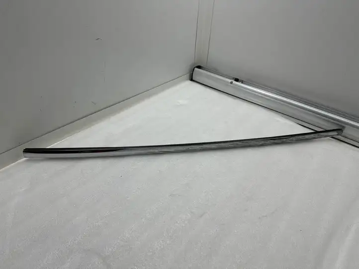 Tesla Model X (2015 - 2021) 103217500C Накладка стекла задней двери — фото 1