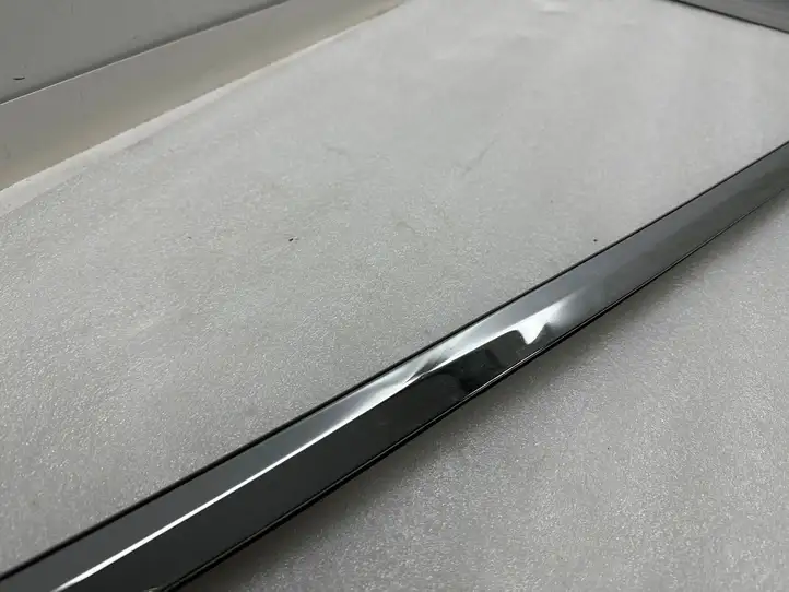 Tesla Model X (2015 - 2021) 103217500C Накладка стекла задней двери — фото 8
