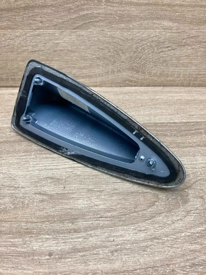 BMW 5 E60 E61 (2004 - 2010) D9207401 Крышка GPS-антенны — фото 4