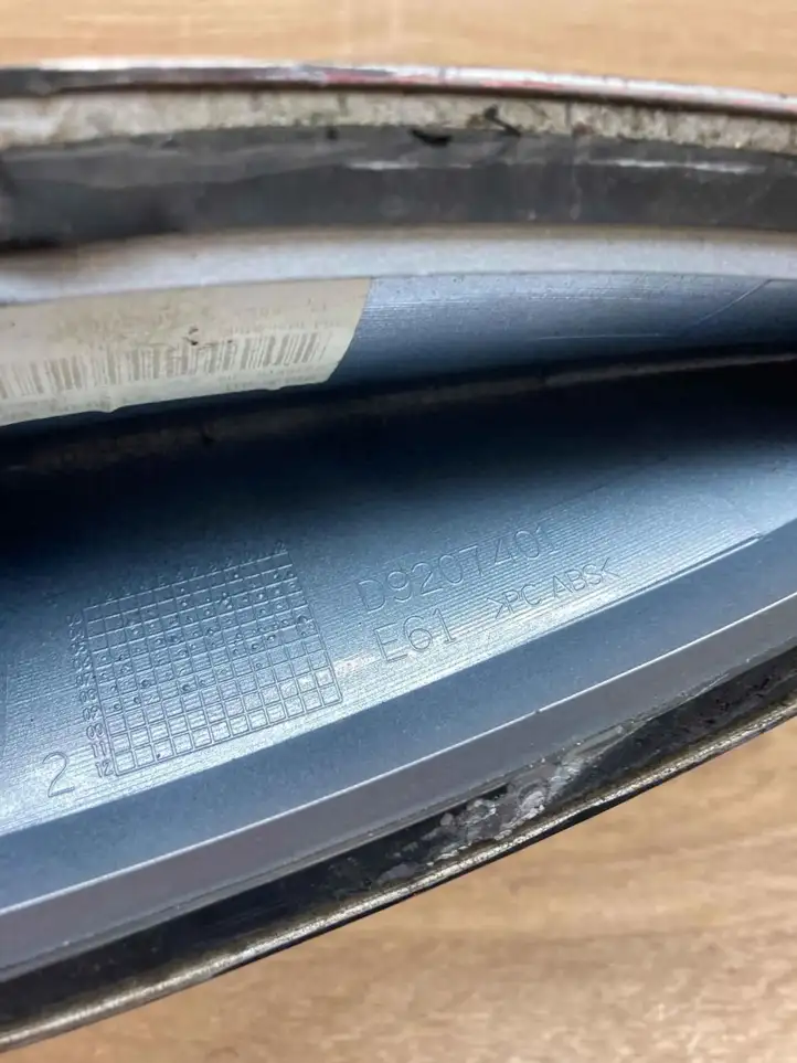 BMW 5 E60 E61 (2004 - 2010) D9207401 Крышка GPS-антенны — фото 5