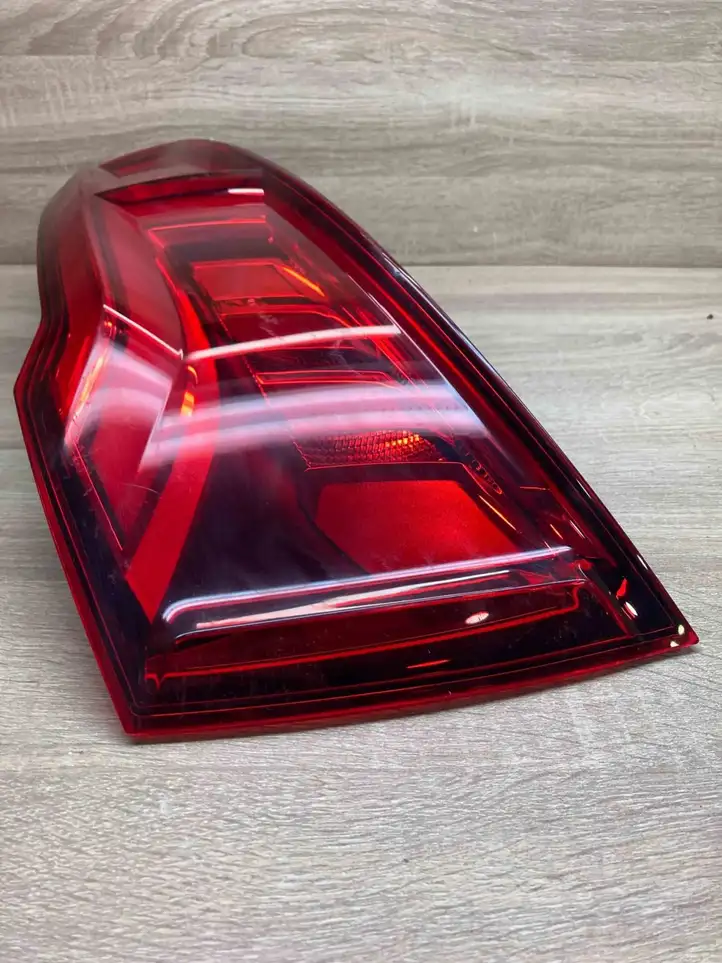 Audi Q5 SQ5 (2008 - 2012) AudiQ5TailLight Задний фонарь в крышке багажника — фото 2