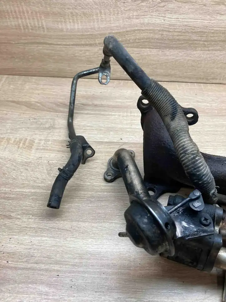Toyota Corolla Verso AR10 (2004 - 2009) 256800R02000 Охладитель клапана EGR — фото 3