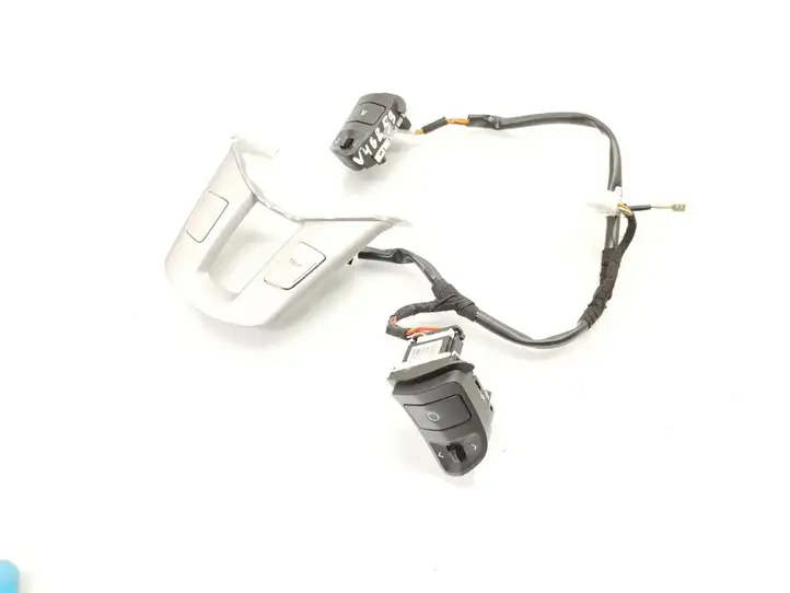 Kia Ceed (2006 - 2010) 96720-1H200 Кнопки на рулевом колесе — фото 1