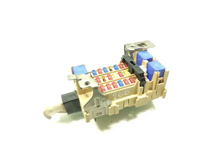 Nissan Note (E12) (2014 - 2018) Блок предохранителей — фото 1