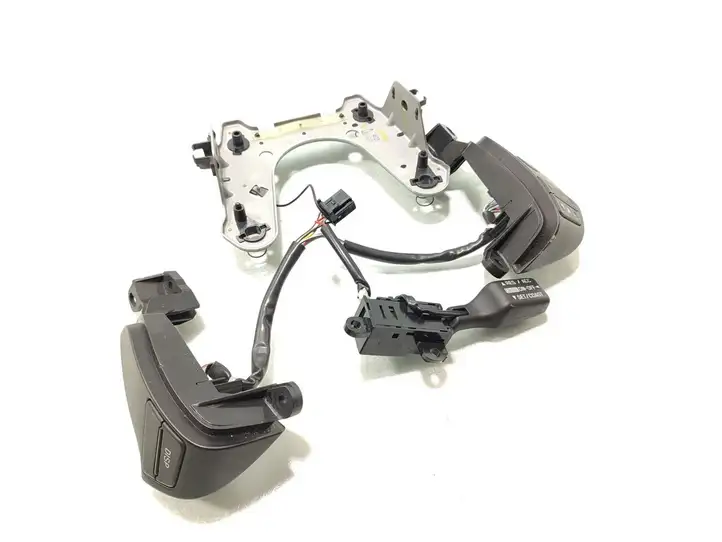 Toyota Avensis Verso (2004 - 2009) 75B596 Кнопки на рулевом колесе — фото 1