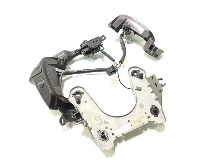 Toyota Avensis Verso (2004 - 2009) 75B596 Кнопки на рулевом колесе — фото 3