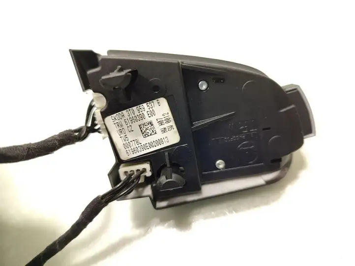 Skoda Octavia Mk2 (1Z) (2004 - 2013) 3T0959537B Кнопки на рулевом колесе — фото 6