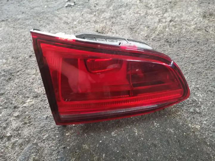 Volkswagen Golf VII (2013 - 2019) 5G9945093D Задний фонарь в крышке багажника — фото 1