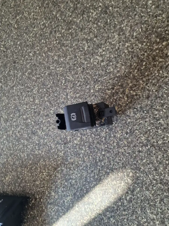 Renault Laguna III (2007 - 2015) Кнопка ручного тормоза — фото 1
