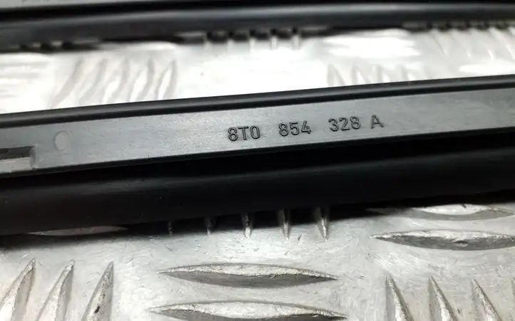Audi A5 8T 8F (2007 - 2011) 8T0854328A Накладка стоек лобового стекла — фото 3