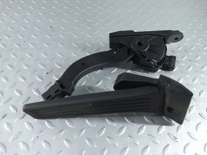 Kia Ceed (2012 - 2015) 327003XXXX Педаль акселератора — фото 4